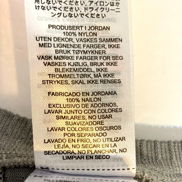 GYMSHARK Silver Gray Athletic Work Out Tank Top with Cross Over Back Size Small - Picture 10 of 10